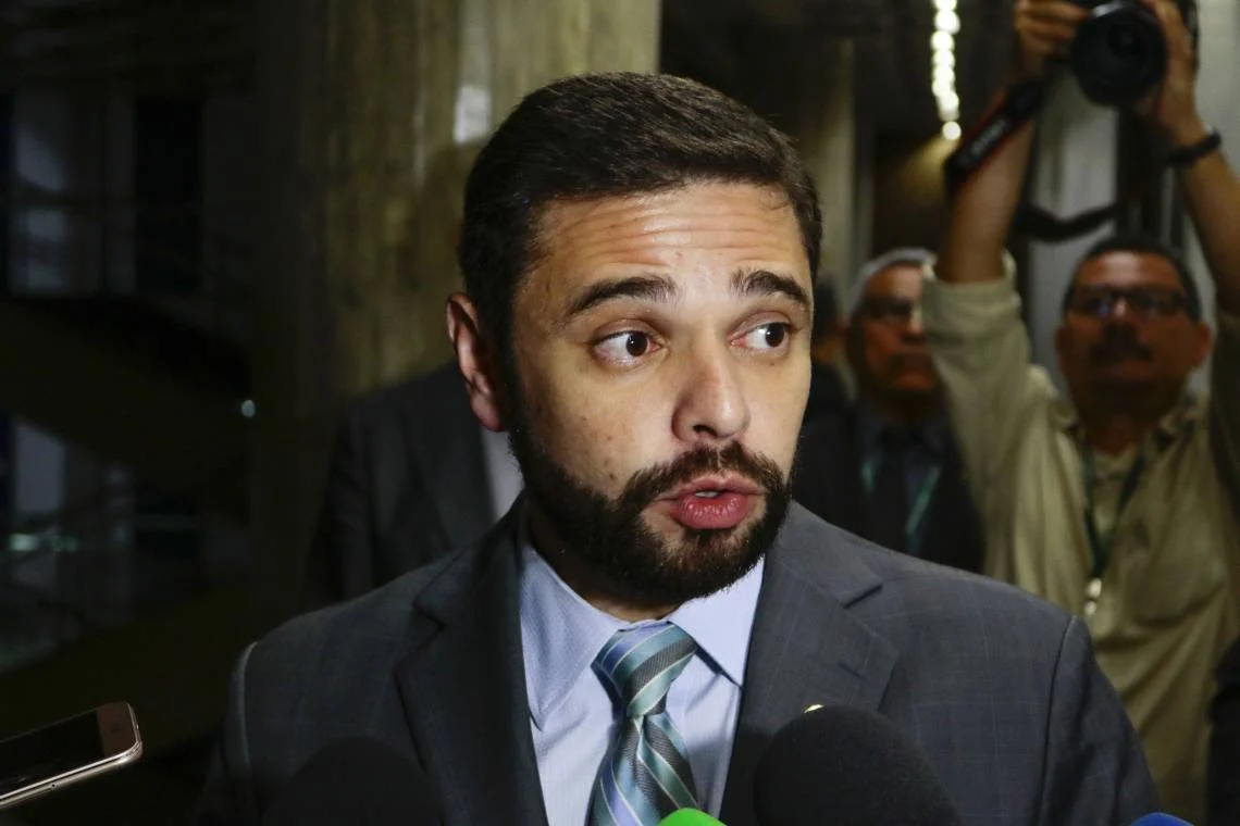 Julinho nega envolvimento em operação do Ministério Público contra corrupção na Alece