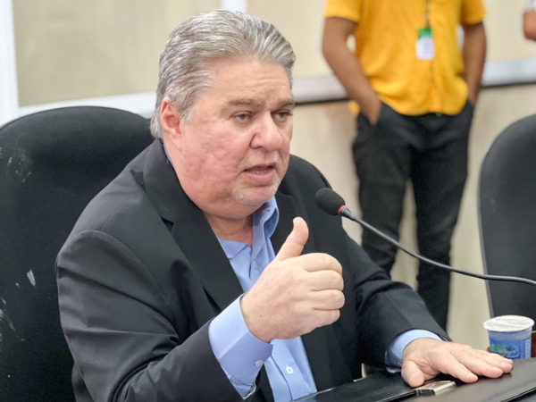 Júlio César avança com projetos de educação e esporte em Maracanaú