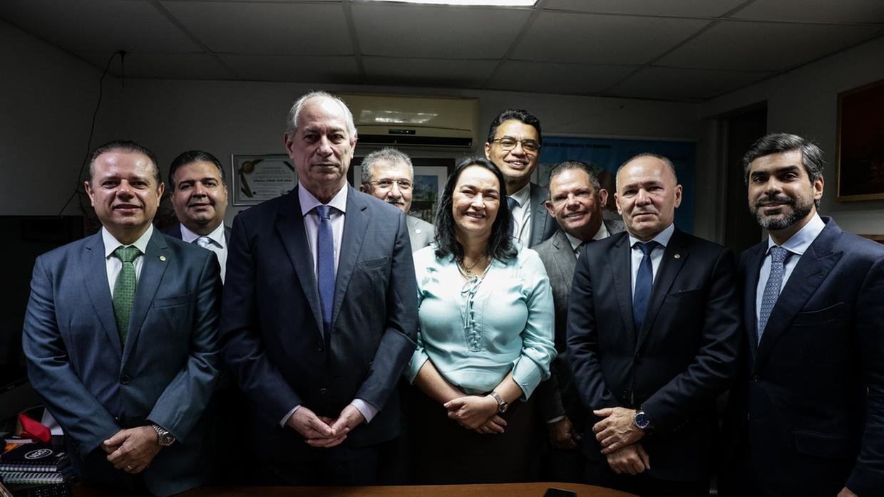 Cresce o apoio de oposição na Alece à pré-candidatura de Ciro Gomes ao governo do estado