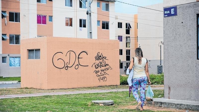 Erro no cadastro de celular apreendido resulta na absolvição de 12 acusados de integrar facção GDE