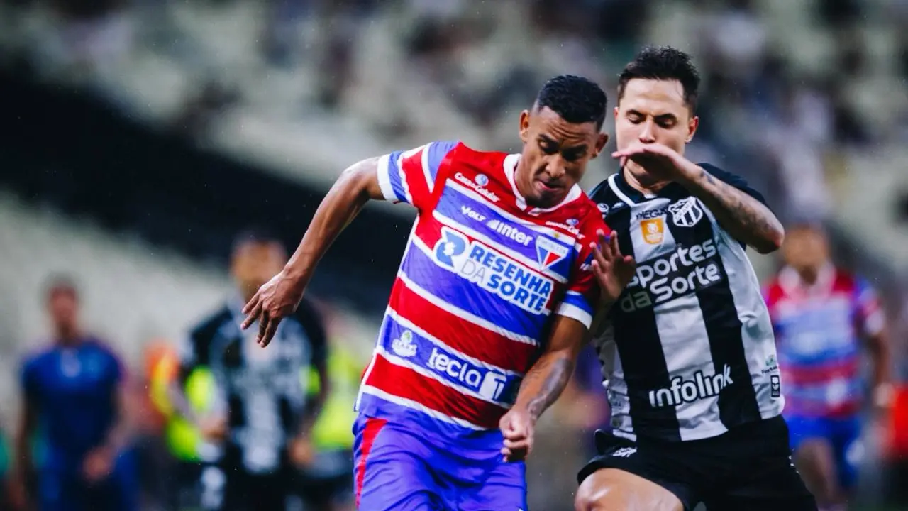 Arbitragem do clássico-rei é questionada após gol do Fortaleza