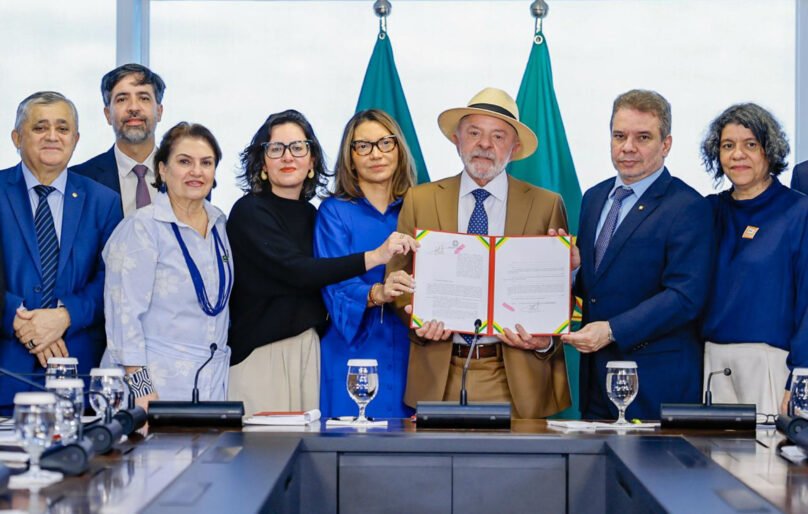 Lula sanciona lei que aumenta punição a crimes digitais contra crianças