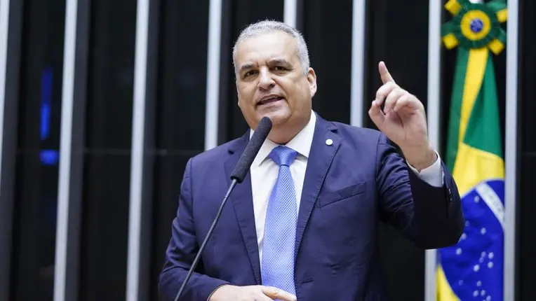 Quem é Alfredo Gaspar, confirmado como vice de Flávio Bolsonaro à Presidência?