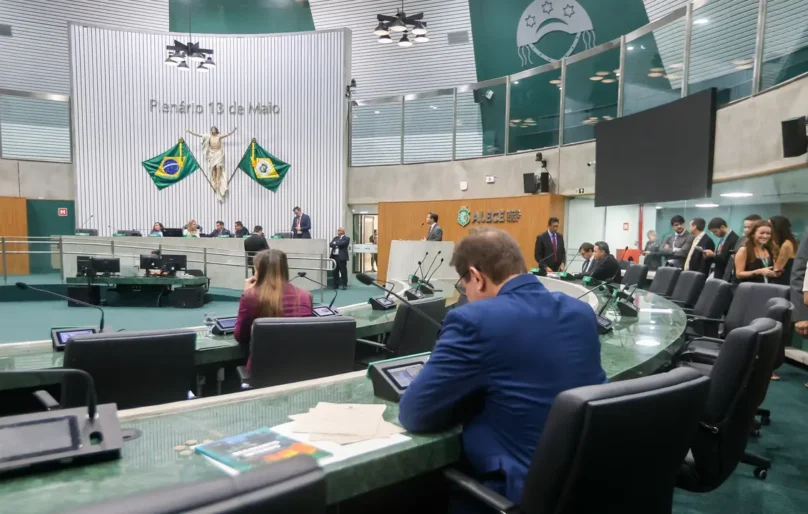 Nova configuração da Alece tem ‘rodízio’ no PT, PSB e MDB, 10 suplentes e novo líder petista