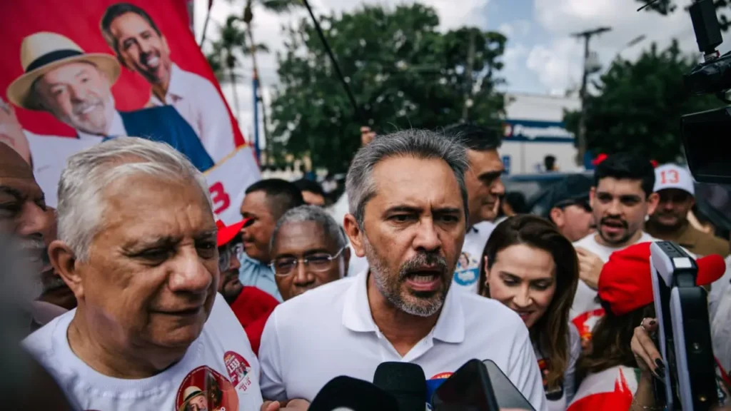 Em agenda de campanha, Elmano promete novo hospital em Caucaia