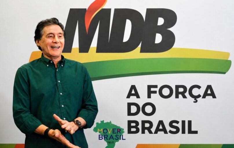 Eunício desiste de disputar o Senado e reforça apoio à reeleição de Elmano