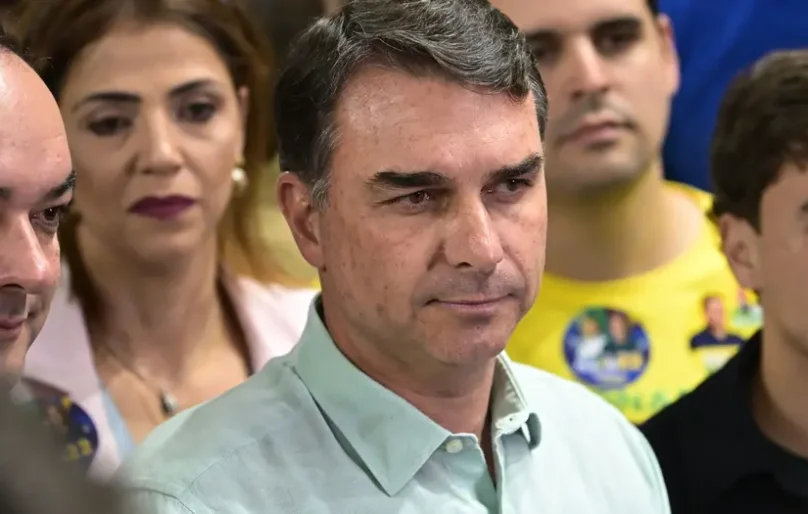 Sempre quis construir ponte, só quero paz para governar, diz Flávio Bolsonaro sobre STF
