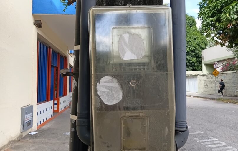 Enel alerta para risco de propaganda eleitoral em postes e medidores de energia no Ceará