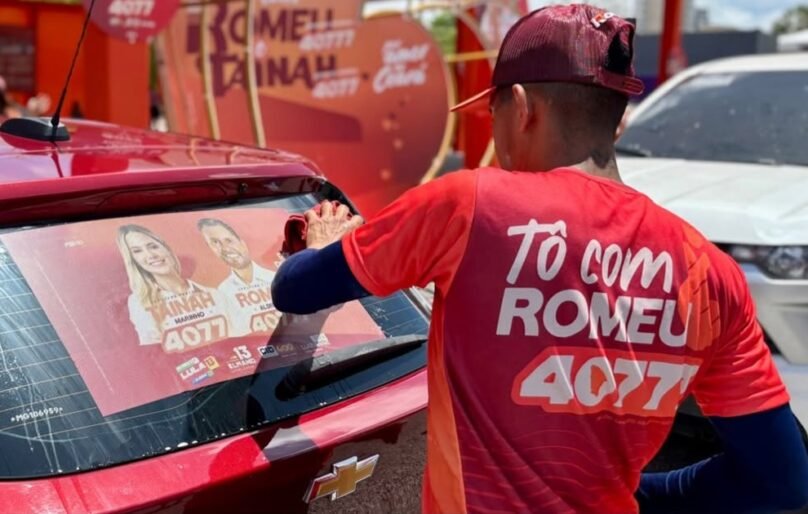 Adesivaço de Romeu Aldigueri e Tainah Marinho movimenta comitê em Fortaleza neste sábado (29)