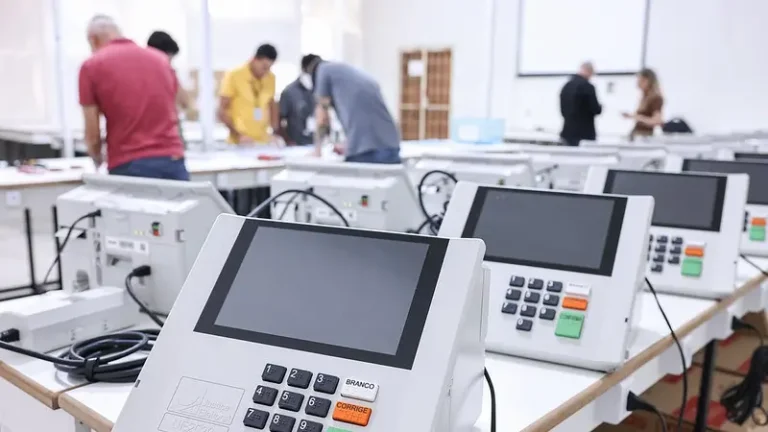 Sete deputados estaduais e dois federais mudam declaração de cor ou raça para eleição de 2026 no CE