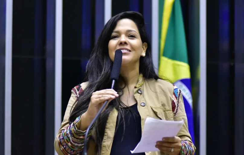 Priscila Costa renuncia ao mandato na Câmara de Fortaleza para assumir vaga como deputada federal