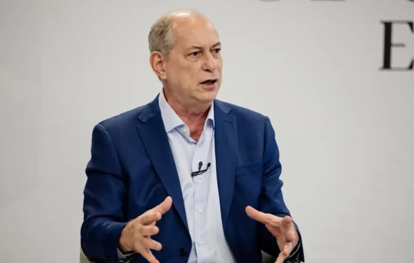 Ciro resgata trajetória, foca em discurso de mudança e evita ataques ao estrear propaganda no rádio