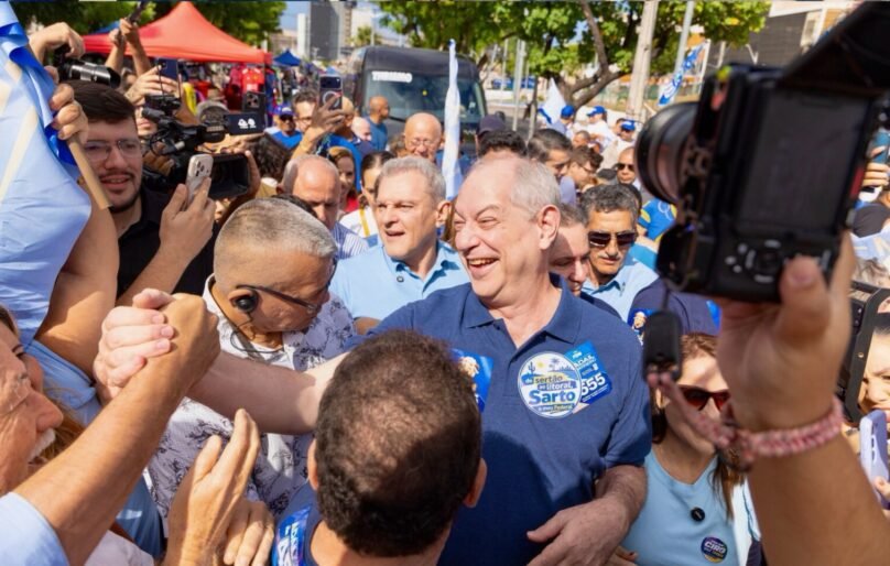 Ao som de “volta, Ciro”, tucano relembra trajetória e aponta desafios da gestão em 1ª propaganda eleitoral