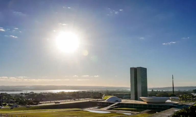 Com fim da escala 6×1 na pauta, Congresso inicia última semana de esforço concentrado antes da eleição