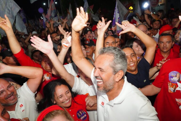 Comício de Elmano reúne 12 mil pessoas em Icó e reforça alianças políticas no Vale do Salgado
