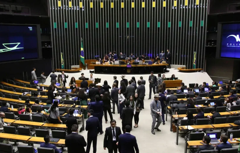 Congresso retorna do recesso com 97 vetos presidenciais e pautas de campanha pendentes
