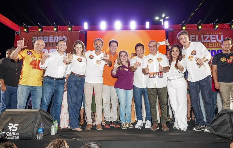 Lançamento da campanha de Robério e Elizeu Monteiro reúne cerca de 12 mil pessoas em Itarema