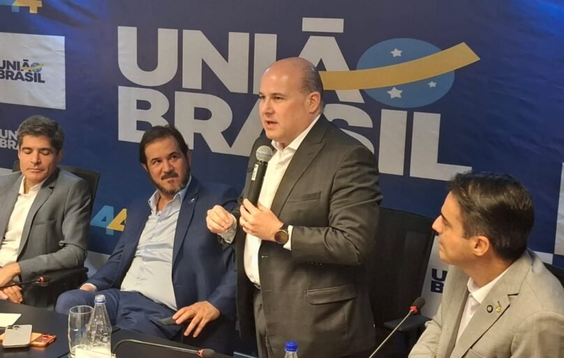 Roberto Cláudio anuncia ação contra Elmano por declarações feitas em debate eleitoral