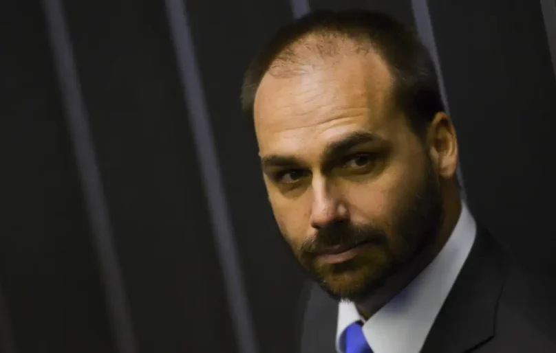 Eduardo Bolsonaro é demitido da Polícia Federal por abandono de cargo