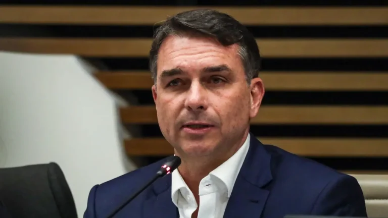 Entenda a polêmica envolvendo Flávio Bolsonaro e Nossa Senhora Aparecida