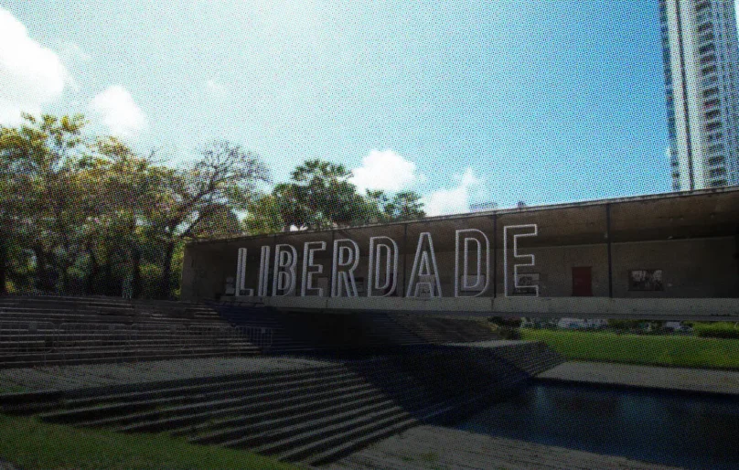 Há um ano, Ceará retirou restos mortais de ditador e transformou mausoléu em memorial da democracia
