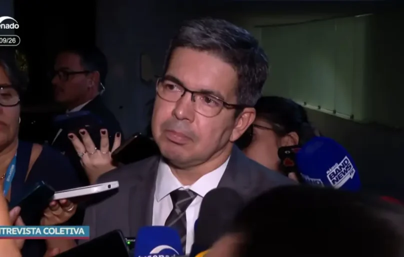 Fim da escala 6×1 deve ser votado até outubro, diz Randolfe