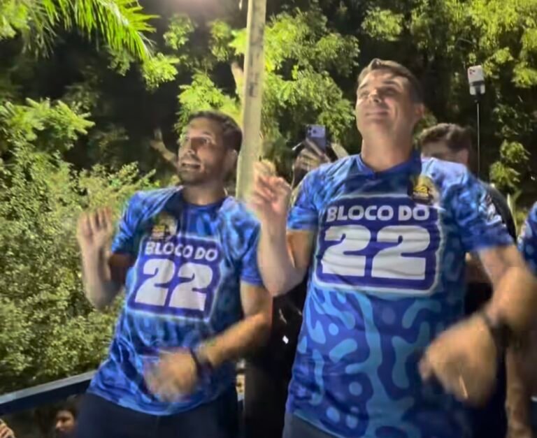 Em Fortaleza, Flávio Bolsonaro faz ato político e liga crise do STF a Lula