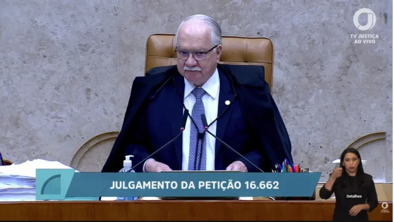Presidente do STF, Edson Fachin vota para manter separados julgamentos de Moraes e Mendonça