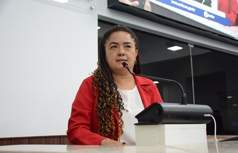 Justiça rejeita ação de André Fernandes contra vereadora por supostas fake news
