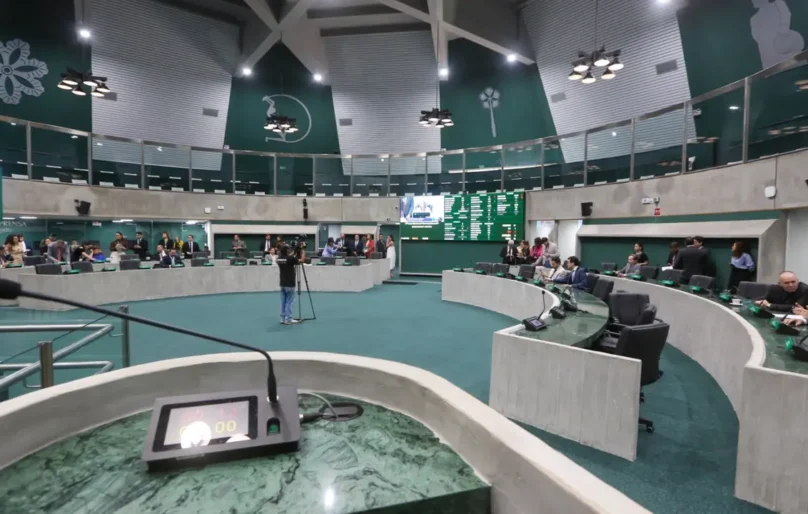 Alece suspende sessões até o fim do 1º turno e libera deputados para a campanha eleitoral