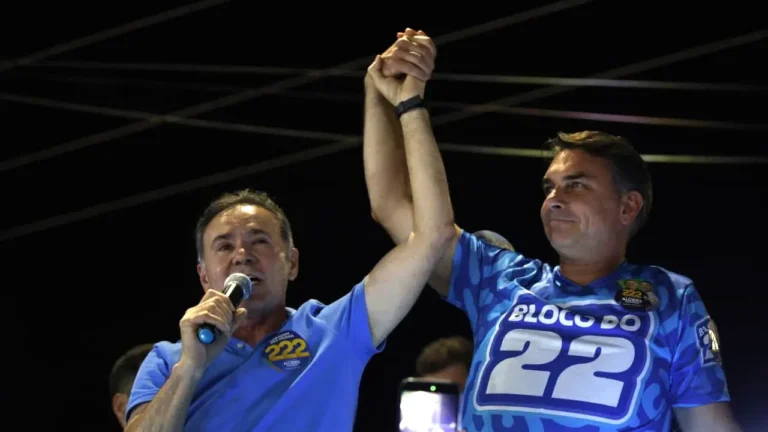 Alcides critica petistas e levanta bandeira de impeachment no STF ao lado de Flávio no Ceará