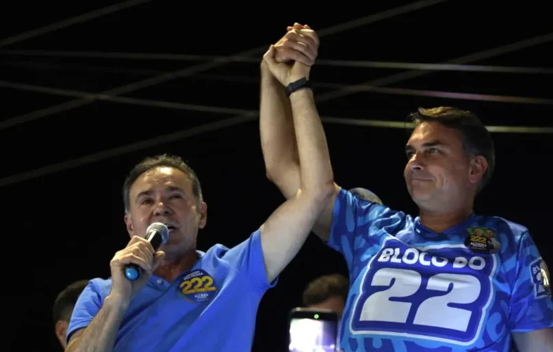 Alcides critica petistas e levanta bandeira de impeachment no STF ao lado de Flávio no Ceará
