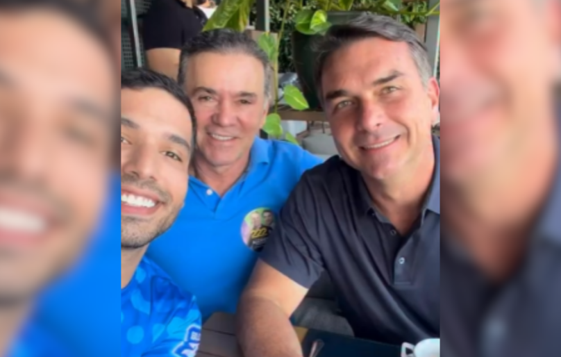 Flávio Bolsonaro participa de carreata no Conjunto Ceará nesta terça-feira (15)