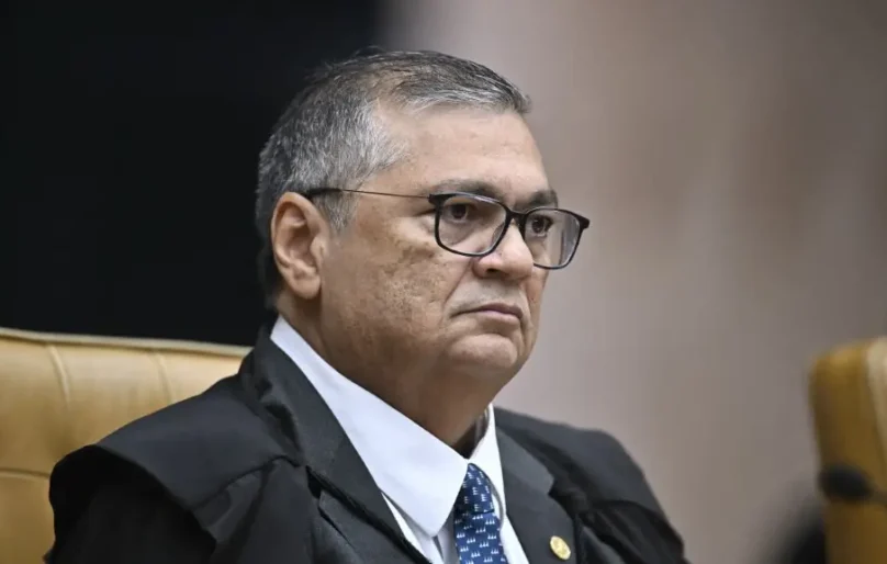Flávio Dino discorda de Fachin e vota pelo adiamento da análise do processo de Moraes no STF