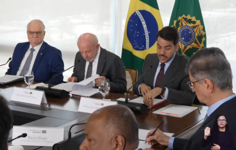 Fachin encontra Lula em meio à crise no STF e retira pedido de Moraes contra Mendonça