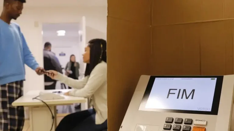 Saiba quem não pode ser mesário nas eleições e quais são as regras