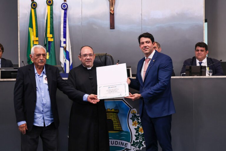 Padre Rafhael Maciel, especialista em Liturgia, recebe título de Cidadão de Fortaleza