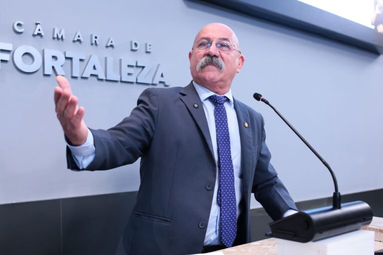 Projeto propõe execução de Hino e hasteamento da Bandeira semanalmente nas escolas de Fortaleza