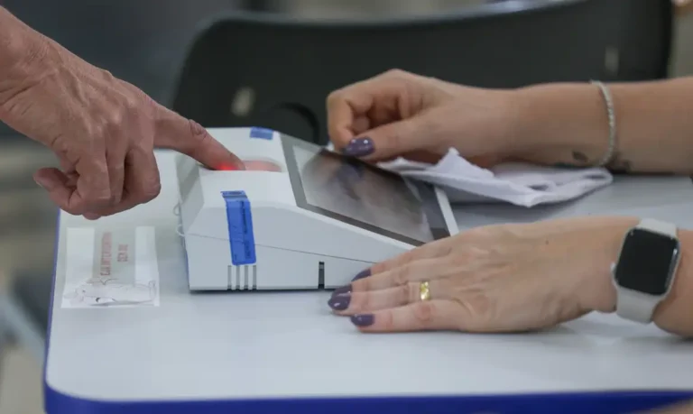 Zanin informa que prorrogação de votação é válida apenas para urnas ainda abertas