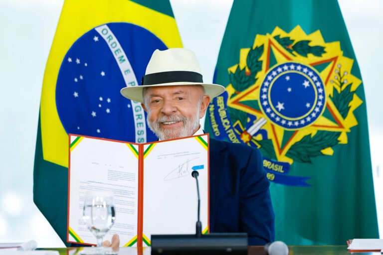 Manifesto suprapartidário em defesa da reeleição de Lula ganha adesão de empresários