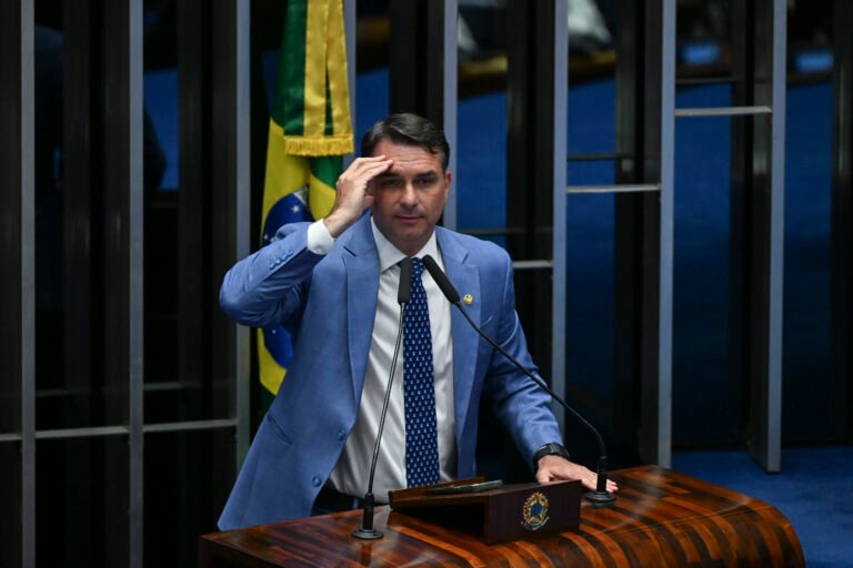 Flávio desiste de anular a eleição e diz que vai pedir cassação da chapa de Lula