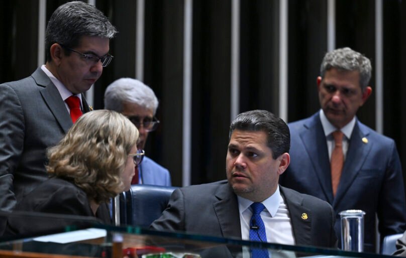 Alcolumbre pauta votação do fim da escala 6×1 para a próxima quarta (14)