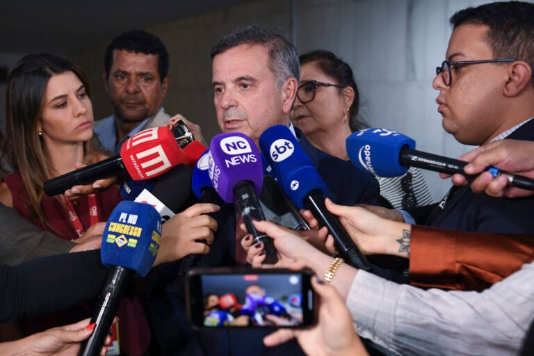 Coordenador da campanha de Flávio critica prorrogação de votação