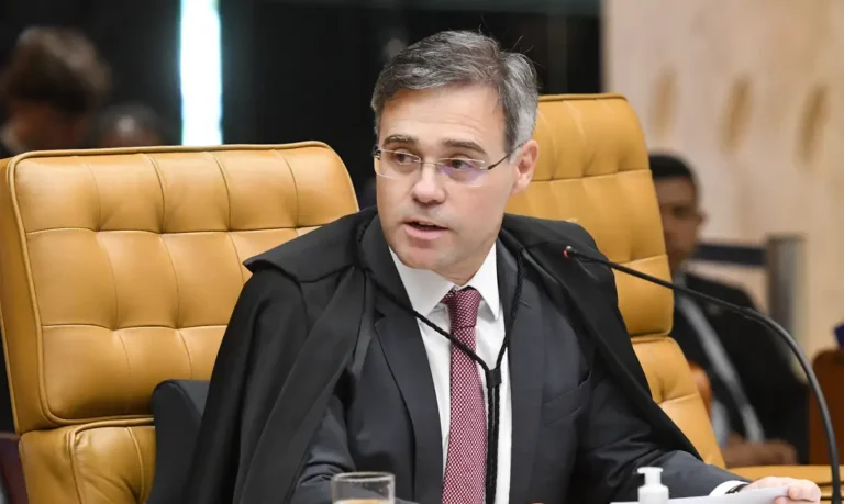 André Mendonça manda retirar vídeo sobre propostas atribuídas a Flávio Bolsonaro