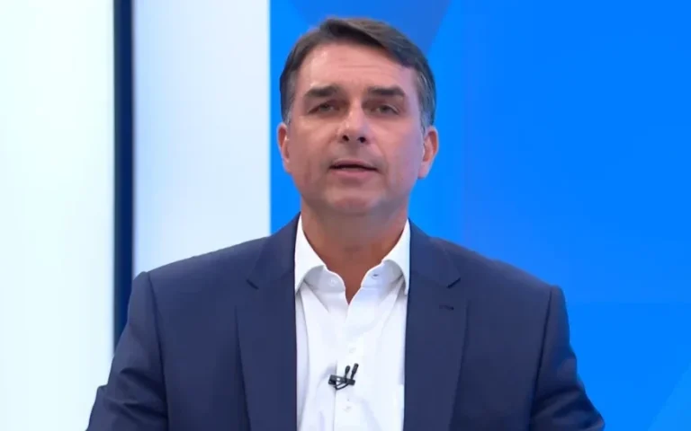 Bispos católicos criticam Flávio Bolsonaro e alertam para riscos à democracia antes do segundo turno