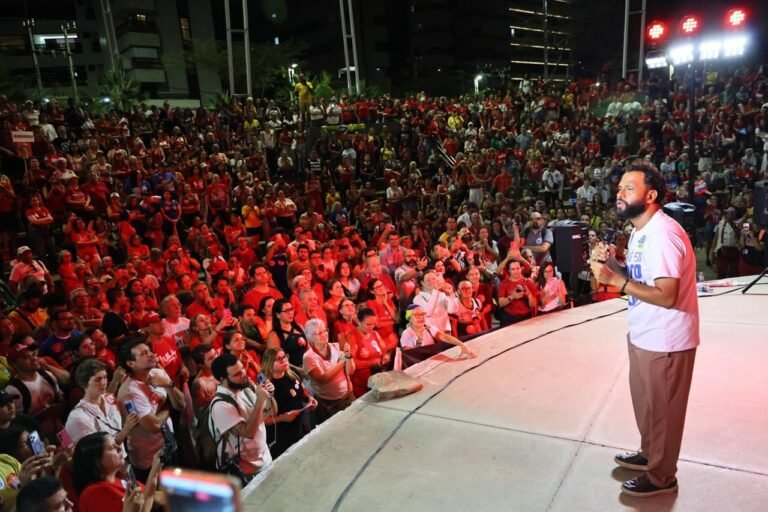 Ato Cristãos pela Democracia lota anfiteatro da Beira Mar, em Fortaleza