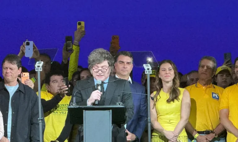 Debate entre Lula e Flávio Bolsonaro deixa tensão com EUA e Argentina fora do confronto