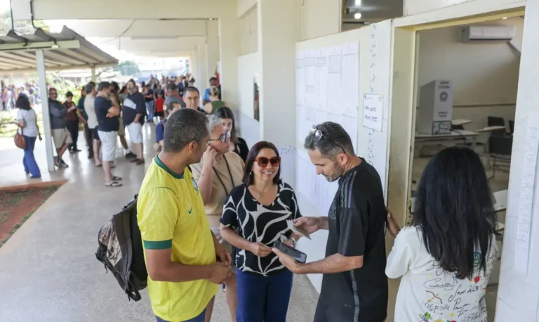 Trabalhador pode sair do serviço para votar sem ter salário descontado