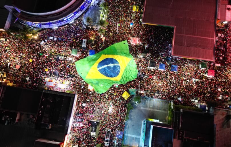 Apoiadores de Lula lotam Avenida Dom Luís, em Fortaleza