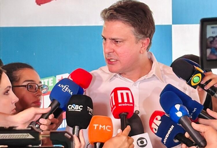Coordenador de Lula cobra abertura de sigilo de Flávio antes do primeiro turno